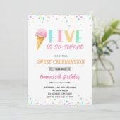 Cinq est une invitation de glace si douce (Debout devant)