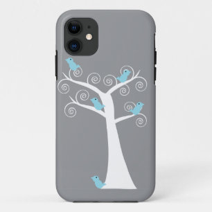 Cinq oiseaux bleus dans un Coque d'arbre