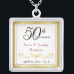 cinquantième Pendentif élégant de souvenir<br><div class="desc">cinquantième Collier de souvenir d'anniversaire -- Cinquantième pendentif d'or élégant d'anniversaire de mariage avec le manuscrit formel et la conception antique mise en rouleau -- Customisez les noms et la date pour votre célébration heureuse. Perfectionnez le cadeau pour votre épouse, mère, grand-mère pour commémorer 50 années d'or ensemble. Cartes, invitations,...</div>