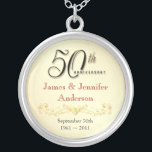 cinquantième Pendentif élégant de souvenir de<br><div class="desc">cinquantième Collier de pendentif de souvenir d'anniversaire -- Cinquantième pendentif d'or élégant d'anniversaire de mariage avec le manuscrit formel et la conception antique mise en rouleau -- Customisez les noms et la date pour votre célébration heureuse. Perfectionnez le cadeau pour votre épouse, mère, grand-mère pour commémorer 50 années d'or ensemble....</div>