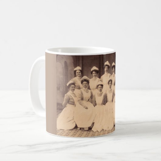 circa 1914 afgestudeerden in de verpleegkunde koffiemok (Voorkant links)
