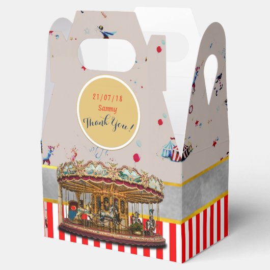 CIRCUS Gable Boxes Carrousel, gepersonaliseerd Bedankdoosjes (Geopend)