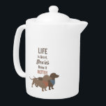 Citation faite sur commande de silhouettes de<br><div class="desc">Silhouettes de teckel de Minimalistic avec la citation personnalisable : La "vie est grande,  des doxies la font mieux".
Tons rustiques.</div>