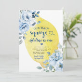 Citron floral bleu Invitation pour le premier anni (Debout devant)