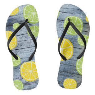 Citrons sur tongs en bois