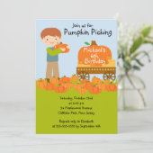 Citrouille de garçon cueillette Invitations de fêt (Debout devant)