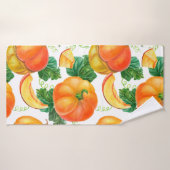 Citrouille orange sur arrière - plan blanc. Patte  (Serviette de bain)