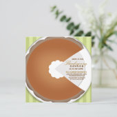 Citrouille Pie Thanksgiving Dîner Invitation (Debout devant)