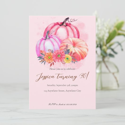 Citrouille rose automne Invitation d'anniversaire (Debout devant)