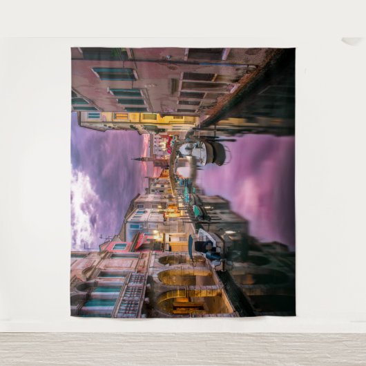 Cityscape Canal at Dusk Tapestry Wandkleed (Voorkant)