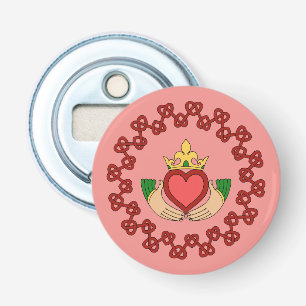 Claddagh en Red Knotwork op roze Button Flesopener