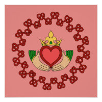 Claddagh en Red Knotwork op roze