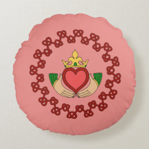 Claddagh en Red Knotwork op roze Rond Kussen