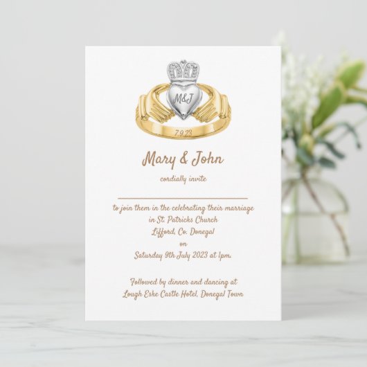 Claddagh Ring Uitnodiging voor bruiloft Initialen  (Staand voorkant)