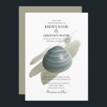 Clam Aquarelle Stroke Wedding Invitations<br><div class="desc">Cette chambre offre une vue sur la mer ou sur la piscine. Mariage sur la plage avec une palourde placée au-dessus d'un trait d'aquarelle élégant. Les tons terreux bleu-vert poussiéreux de la palourde donnent au design une esthétique naturelle. La couleur de trait de peinture est également utilisée pour le côté...</div>