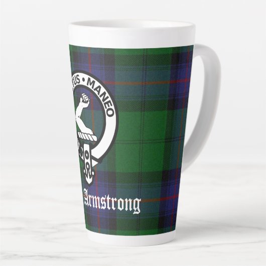 Clan Armstrong Tartan & Crest Badge Latte Mok (Rechterhoek)