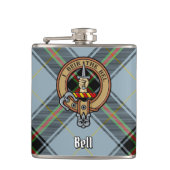 Clan Bell Crest boven Tartan Heupfles (Voorkant)
