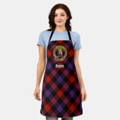 Clan Brown Crest over Tartan Schort (Gedragen)