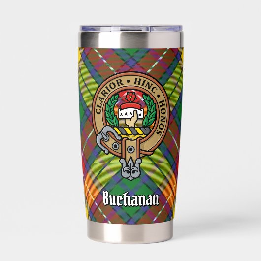 Clan Buchanan Crest over Tartan Geïsoleerde Drinkbeker (Voorkant)