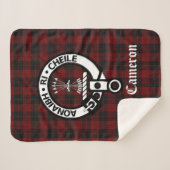 Clan Cameron Crest Badge en Tartan Sherpa Deken (Voorkant (horizontaal))