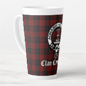 Clan Cameron Crest Badge & Tartan Latte Mok (Linkerhoek)