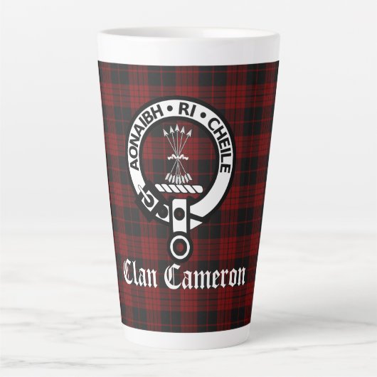 Clan Cameron Crest Badge & Tartan Latte Mok (Voorkant)