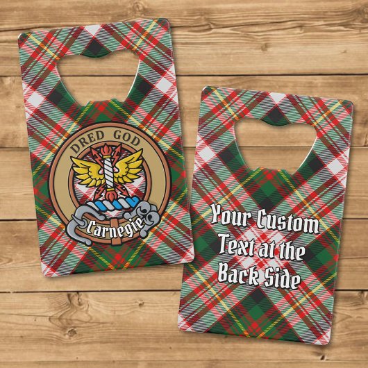 Clan Carnegie Crest sur la robe Tartan