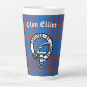 Clan Elliot Crest Badge & Tartan Latte Mok (Voorkant)