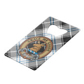 Clan Forbes Crest sur la robe Tartan (Devant Angle)
