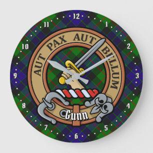 Clan Gunn Crest over Tartan Grote Klok