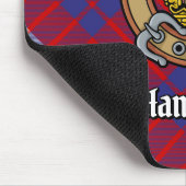 Clan Hamilton Crest over Red Tartan Muismat (Hoek)