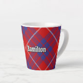 Clan Hamilton Red Tartan Latte Mug (Angle droit)