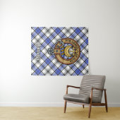 Clan Hannay Crest over Tartan Wandkleed (In Situ (horizontaal))
