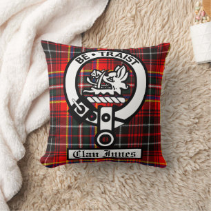 Clan Innes Crest Badge en Tartan Kussen