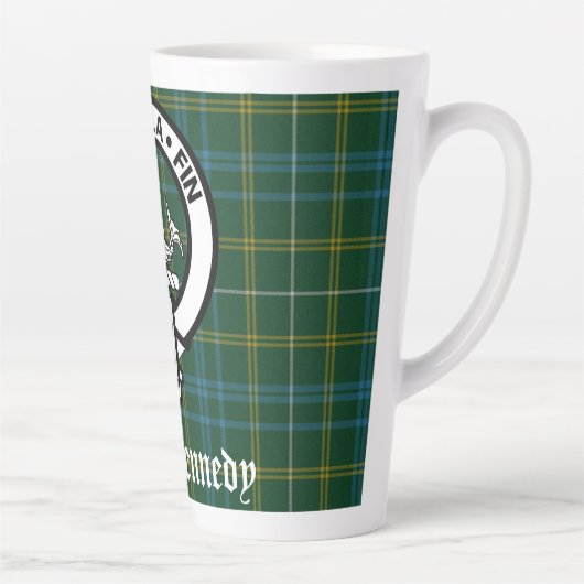 Clan Kennedy Crest Badge & Tartan Latte Mok (Rechts)