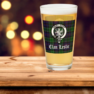 Clan Leslie Crest Badge en Tartan Glas