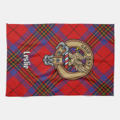Clan Leslie Crest over Red Tartan Theedoek (Horizontaal)