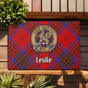 Clan Leslie Wapen over Rode Tartan Deurmat