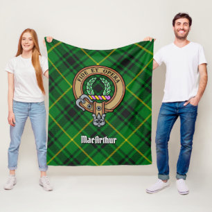Clan MacArthur Crest over Tartan Fleece Deken