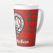 Clan MacBean Crest Badge & Tartan Latte Mok (Rechterhoek)
