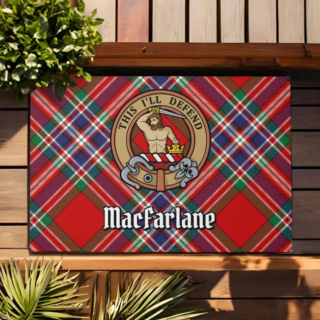 Clan MacFarlane Crest boven Tartan Deurmat (Creator heeft geüpload)