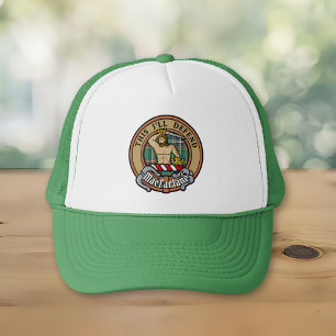 Clan MacFarlane Crest over de oude jacht Tartan Trucker Pet