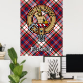 Clan MacFarlane Crest over Jurk Tartan Poster (Thuiskantoor)