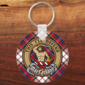 Clan MacFarlane Crest over Jurk Tartan Sleutelhanger (Voorkant)