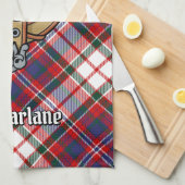 Clan MacFarlane Crest over Jurk Tartan Theedoek (Quarter Fold)