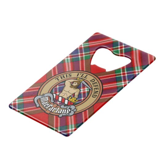 Clan MacFarlane Crest sur Tartan (Devant Angle)