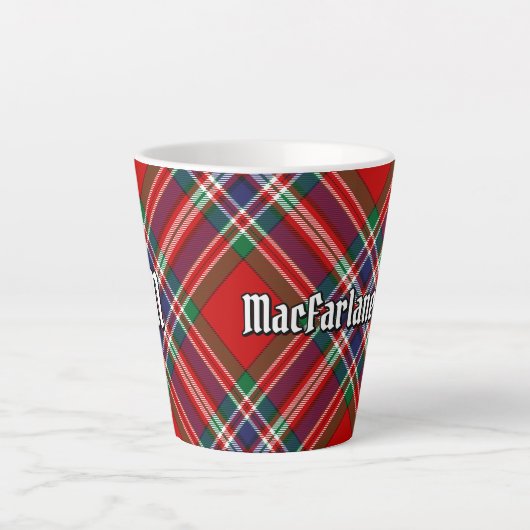 Clan MacFarlane Red Tartan Latte Mok (Voorkant)