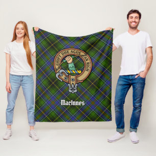 Clan MacInnes Crest over Tartan Fleece Deken