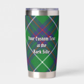 Clan MacIntyre Crest over Tartan Geïsoleerde Drinkbeker (Achterkant)