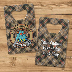 Clan MacKenzie Crest over bruine jacht Tartan Kredietkaart Flessenopener
